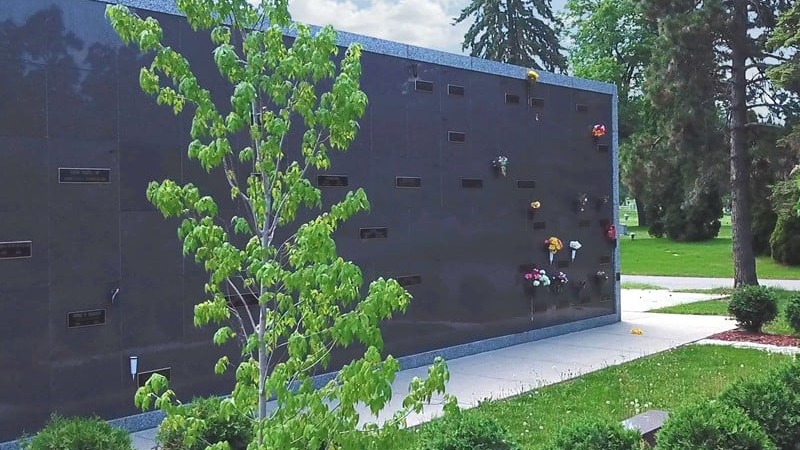 Washburn-McReavy Crystal Lake Funeral Chapel and Cemetery headstone and grounds