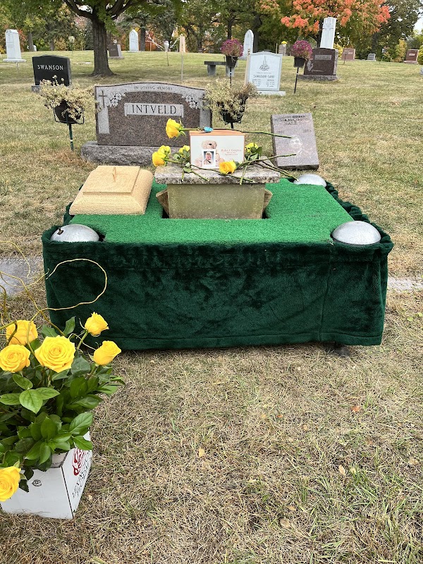 Washburn-McReavy Hillside Cemetery grounds