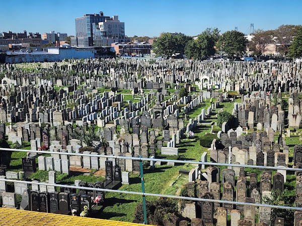 Washington Cemetery grounds
