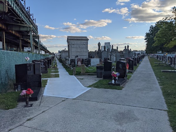 Washington Cemetery grounds