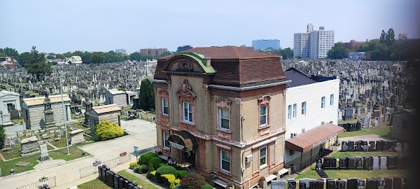 Washington Cemetery grounds