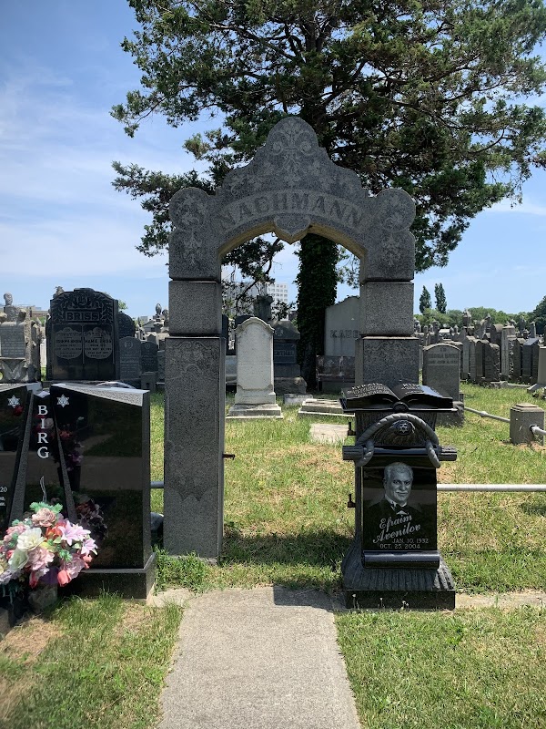 Washington Cemetery grounds