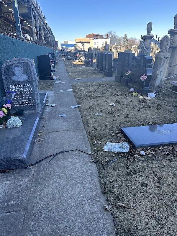 Washington Cemetery grounds