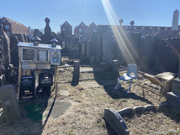 Washington Cemetery grounds