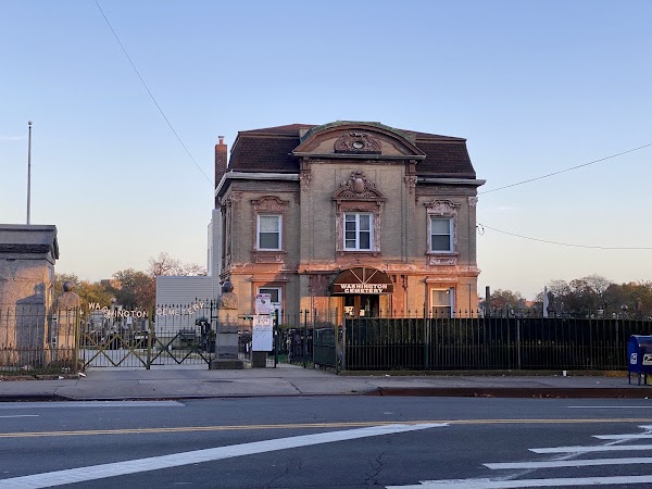 Washington Cemetery grounds