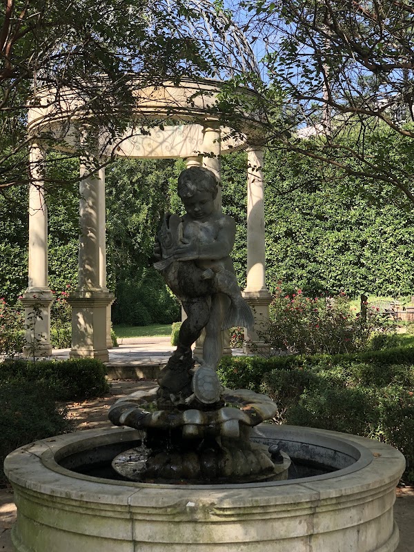 Washington Cemetery grounds