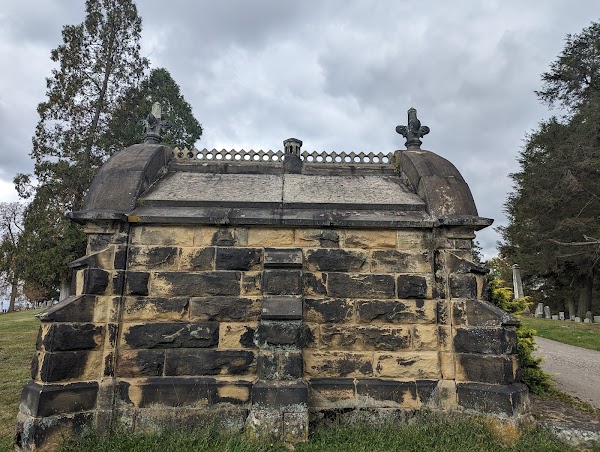 Washington Cemetery grounds
