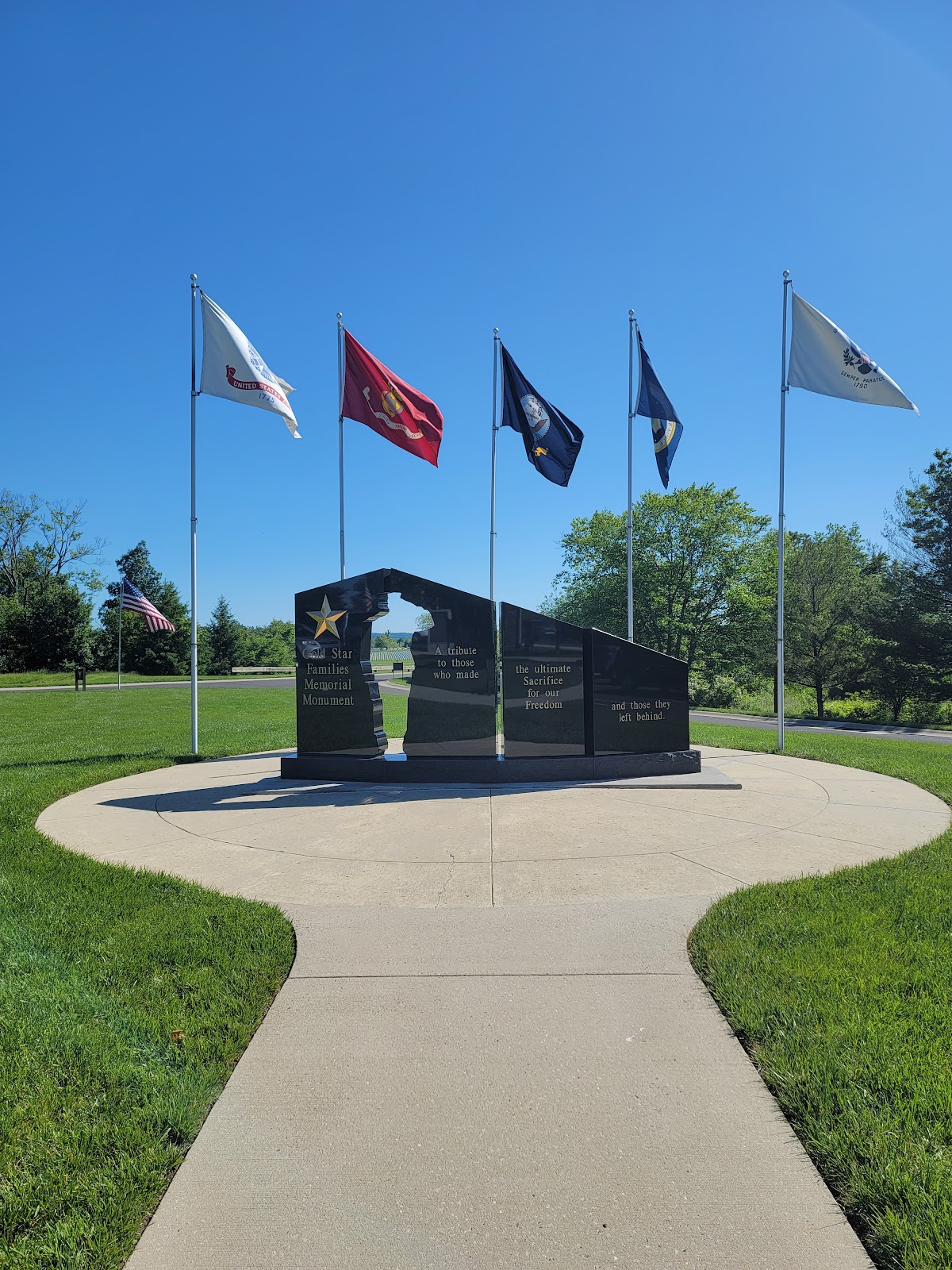 Washington Crossing National Cemetery cemetery grounds and headstones