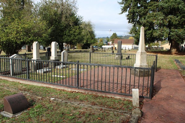Washington Lawn Cemetery grounds