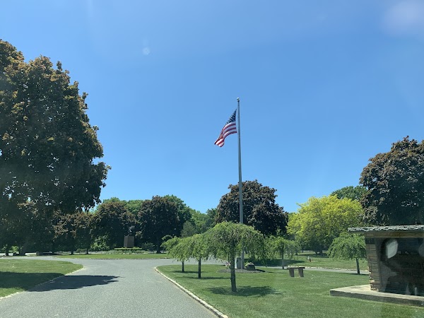 Washington Memorial Park grounds