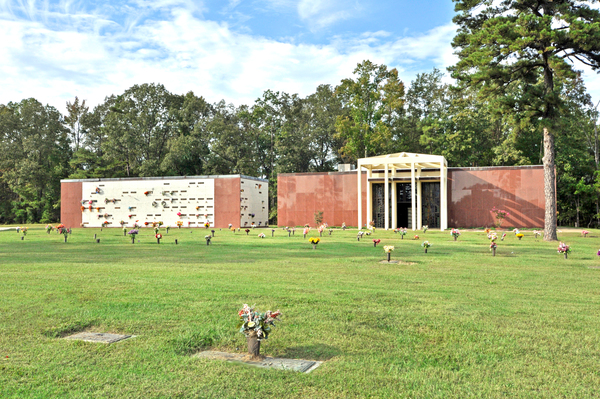 Washington Memorial Park cemetery grounds and headstones