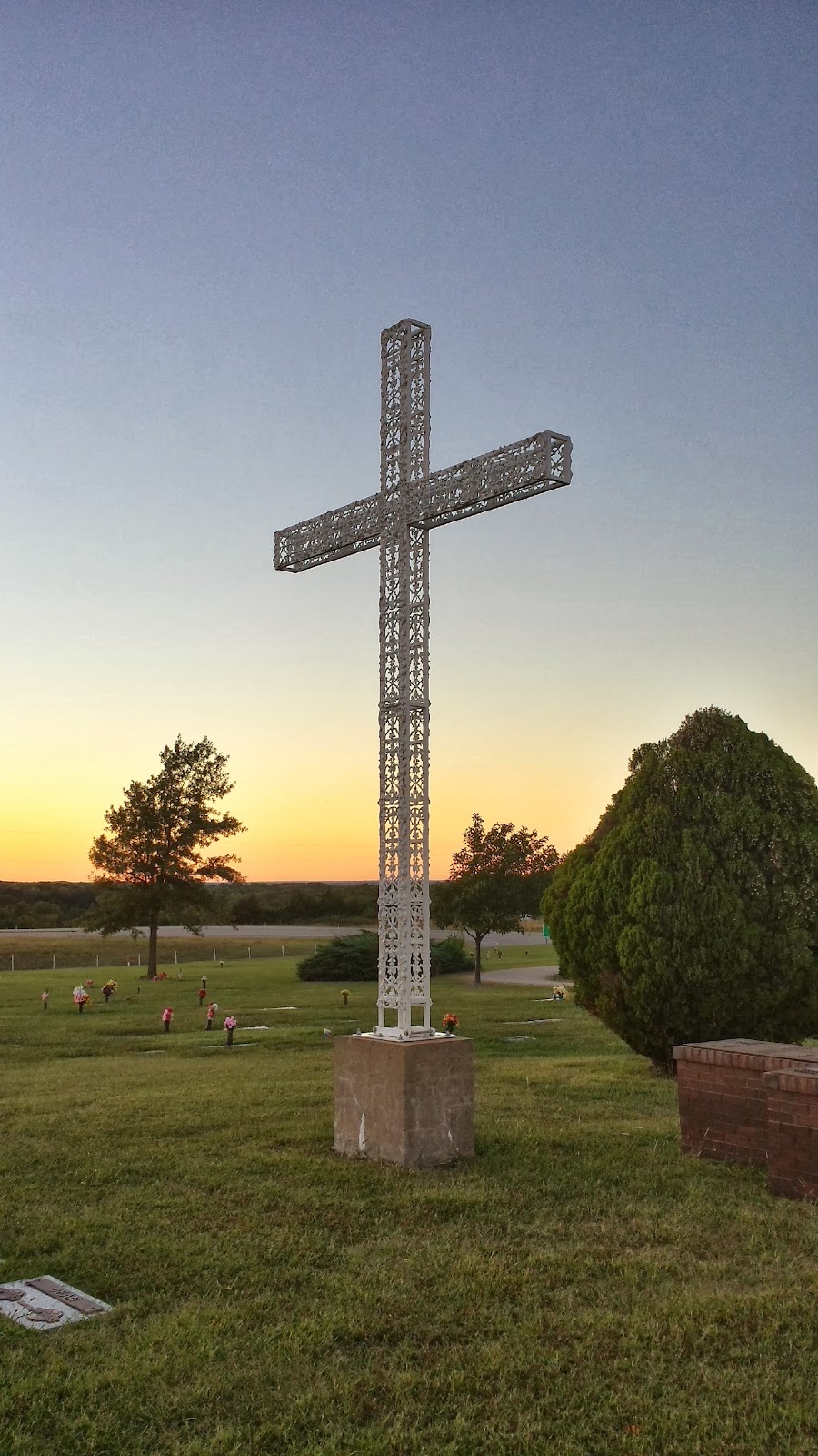 West Lawn Memorial Gardens cemetery grounds and headstones