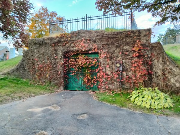 Wethersfield Village Cemetery grounds