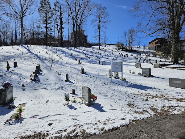 White Oak Flats Cemetery grounds