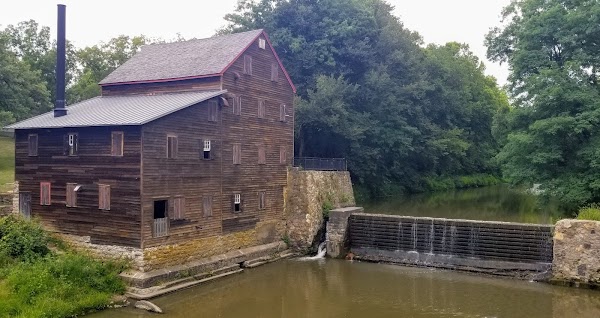 Wildcat Den State Park grounds