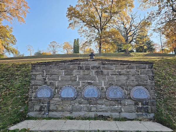 Wildwood Cemetery grounds