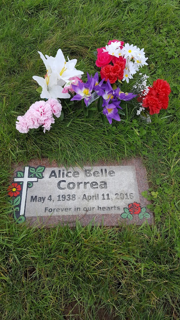 Willamette Memorial Park Cemetery grounds