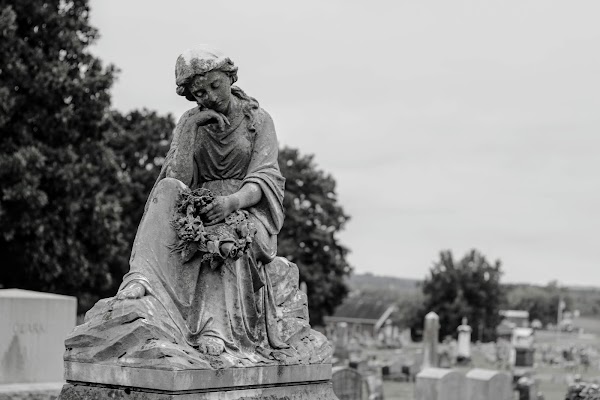 Willow Mt Cemetery grounds
