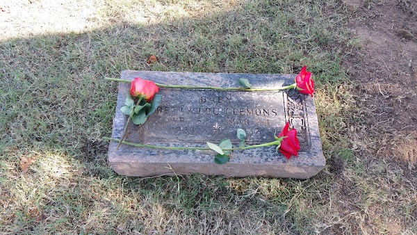 Woodland Memorial Park Cemetery grounds