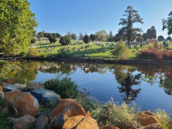 Woodlawn Cemetery & Chapel grounds