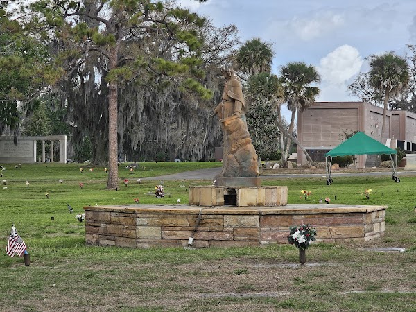 Woodlawn Cemetery grounds