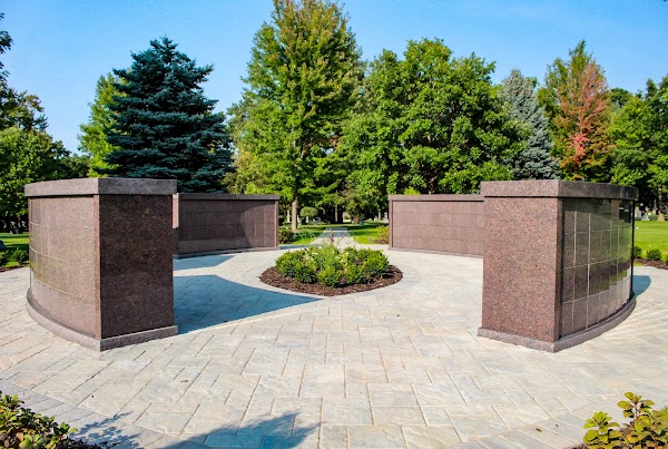 Woodlawn Cemetery grounds