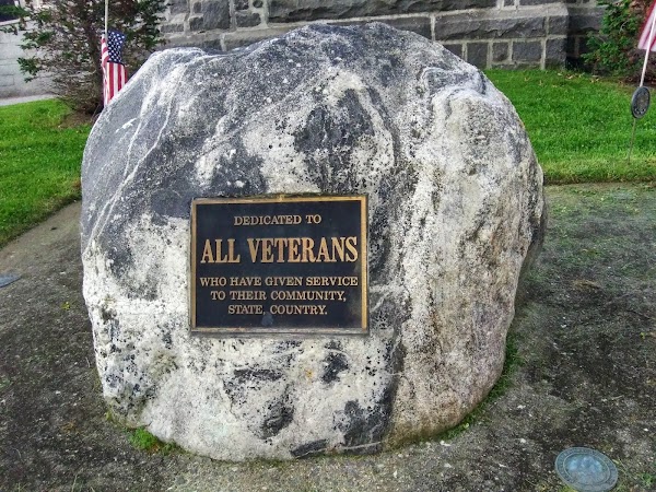Woodlawn Cemetery grounds