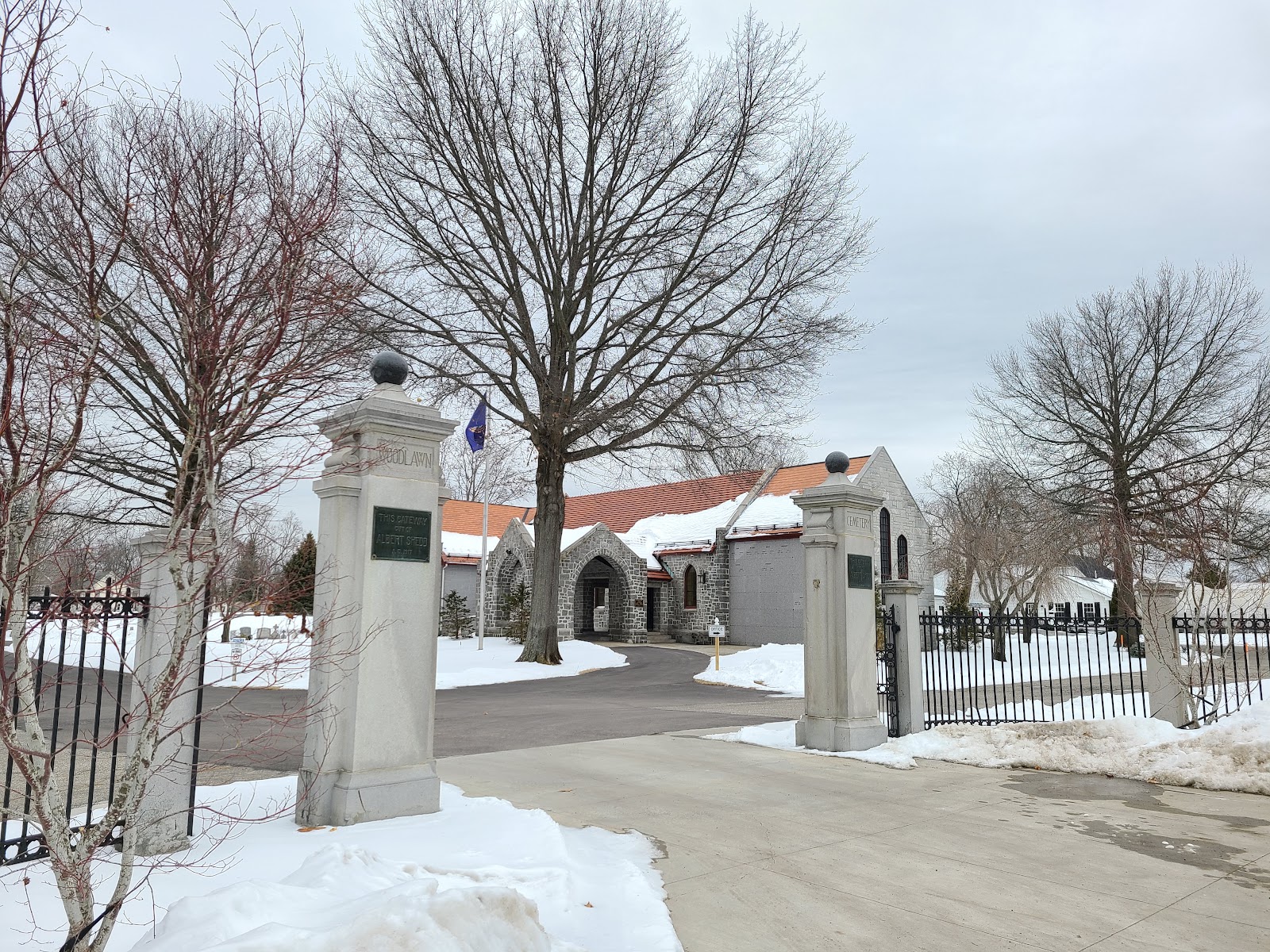 Woodlawn Cemetery cemetery grounds and headstones