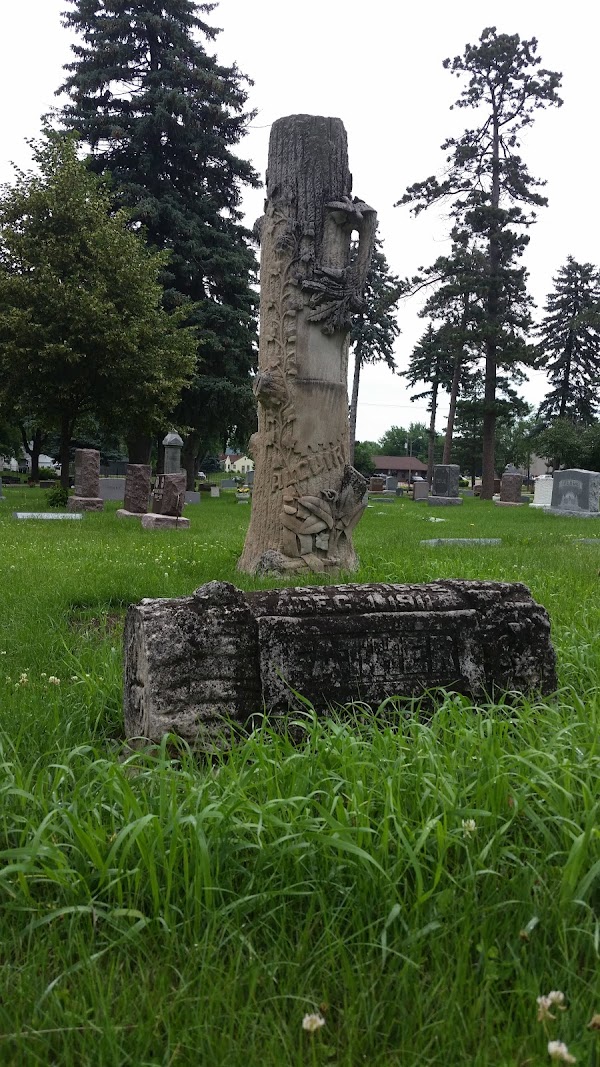 Woodlawn Cemetery grounds