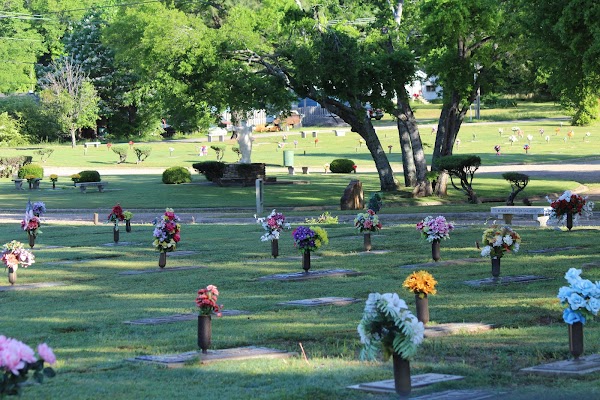 Woodlawn Memorial Park grounds