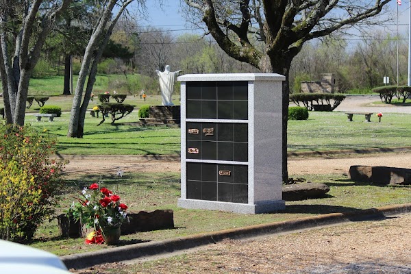 Woodlawn Memorial Park grounds