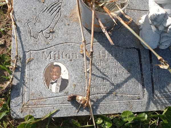 Woodlawn Park Memorial Cemetery grounds
