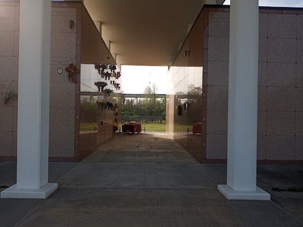 Woodlawn Park Memorial Cemetery grounds