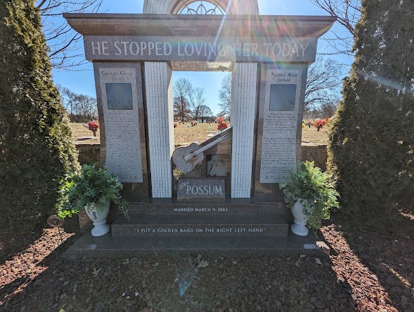 Woodlawn-Roesch-Patton Funeral Home & Woodlawn Memorial Park grounds