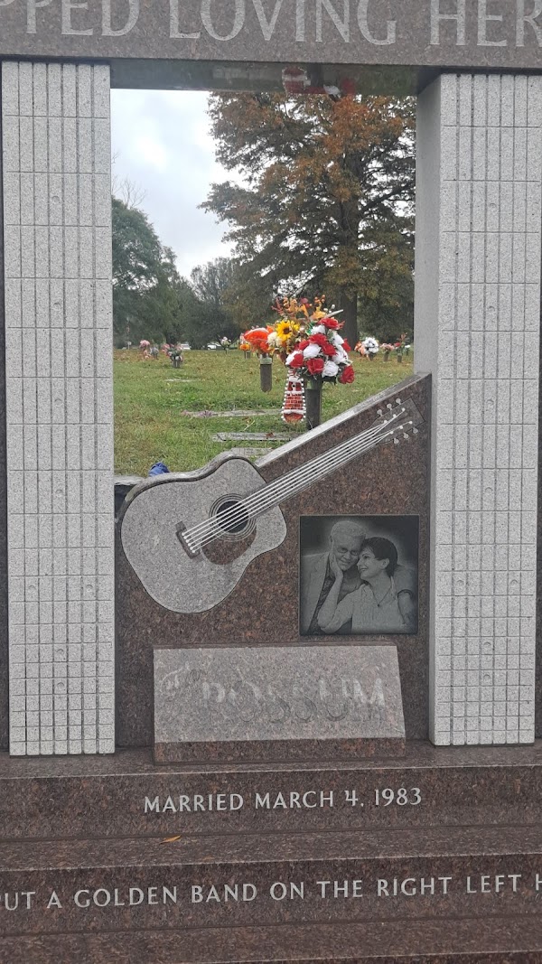 Woodlawn-Roesch-Patton Funeral Home & Woodlawn Memorial Park grounds