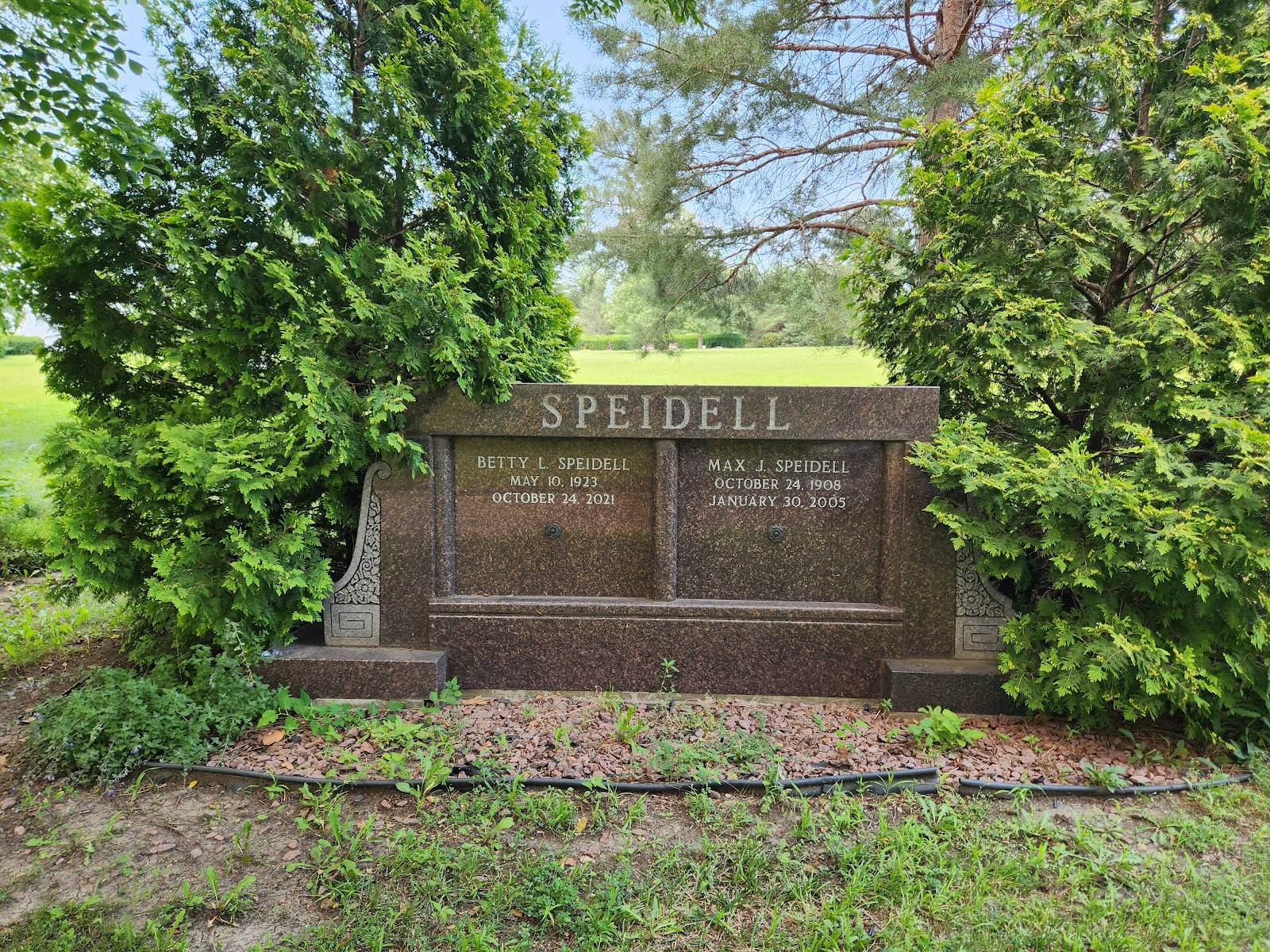 Wyuka Cemetery cemetery grounds and headstones