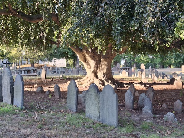 Ye Antientist Burial Ground, New London grounds