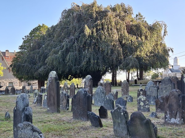 Ye Antientist Burial Ground, New London grounds