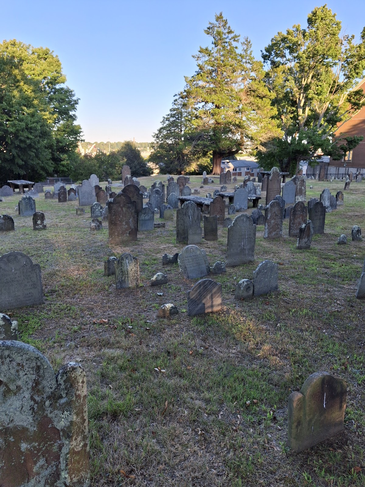 Ye Antientist Burial Ground, New London cemetery grounds and headstones