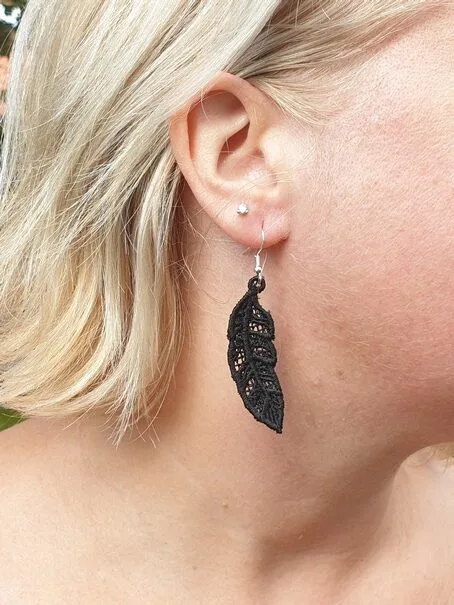 Boucles d’oreilles Plume Noire