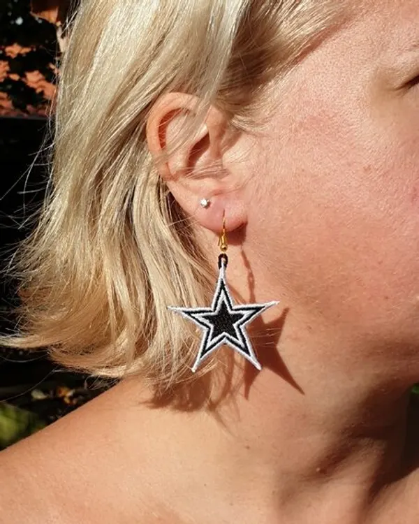 Boucles d’oreilles Etoile Blanche_Noire