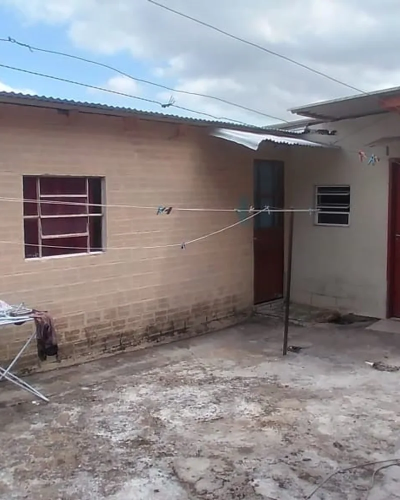 Casa com Quatro Moradias em São Gotardo