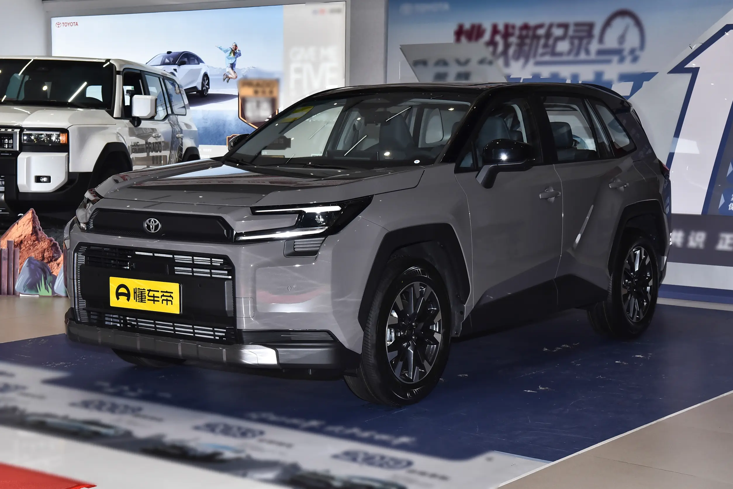 2026 RAV4 2.0L 2WD Luxury Edition
