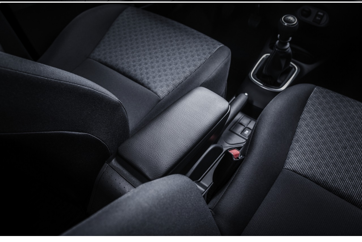 ΤΕΜΠΕΛΗΣ ΑΥΤΟΚΙΝΗΤΟΥ ARMSTER S ΓΙΑ SEAT LEON (+ ΚΑΛΩΔΙΟ 12V) 2020+  ΣΕ ΜΑΥΡΟ ΧΡΩΜΑ RATI - 1 ΤΕΜ.