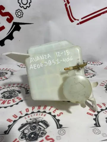 DEPOSITO DE LIQUIDO LIMPIAPARABRISAS DELANTERO TOYOTA AVANZA 12-15 usada original
