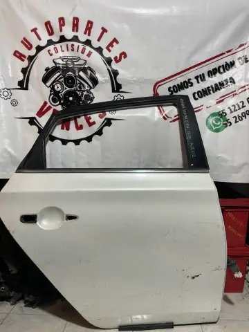 PUERTA TRASERA DERECHO NISSAN SENTRA 13-19 usada original