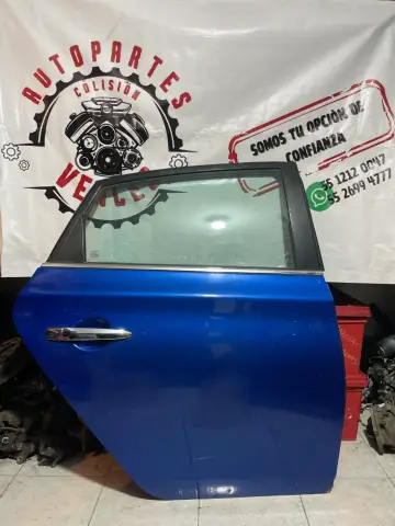 PUERTA TRASERA DERECHO NISSAN SENTRA 13-19 usada original