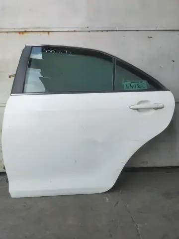 PUERTA TRASERA IZQUIERDO TOYOTA CAMRY 07-11 usada original