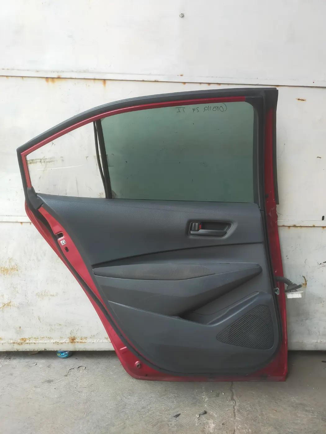 PUERTA TRASERA IZQUIERDO TOYOTA COROLLA 20-24. Fotografía 1