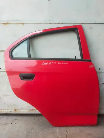 PUERTA TRASERA DERECHO CHEVROLET BEAT 14-21 usada original